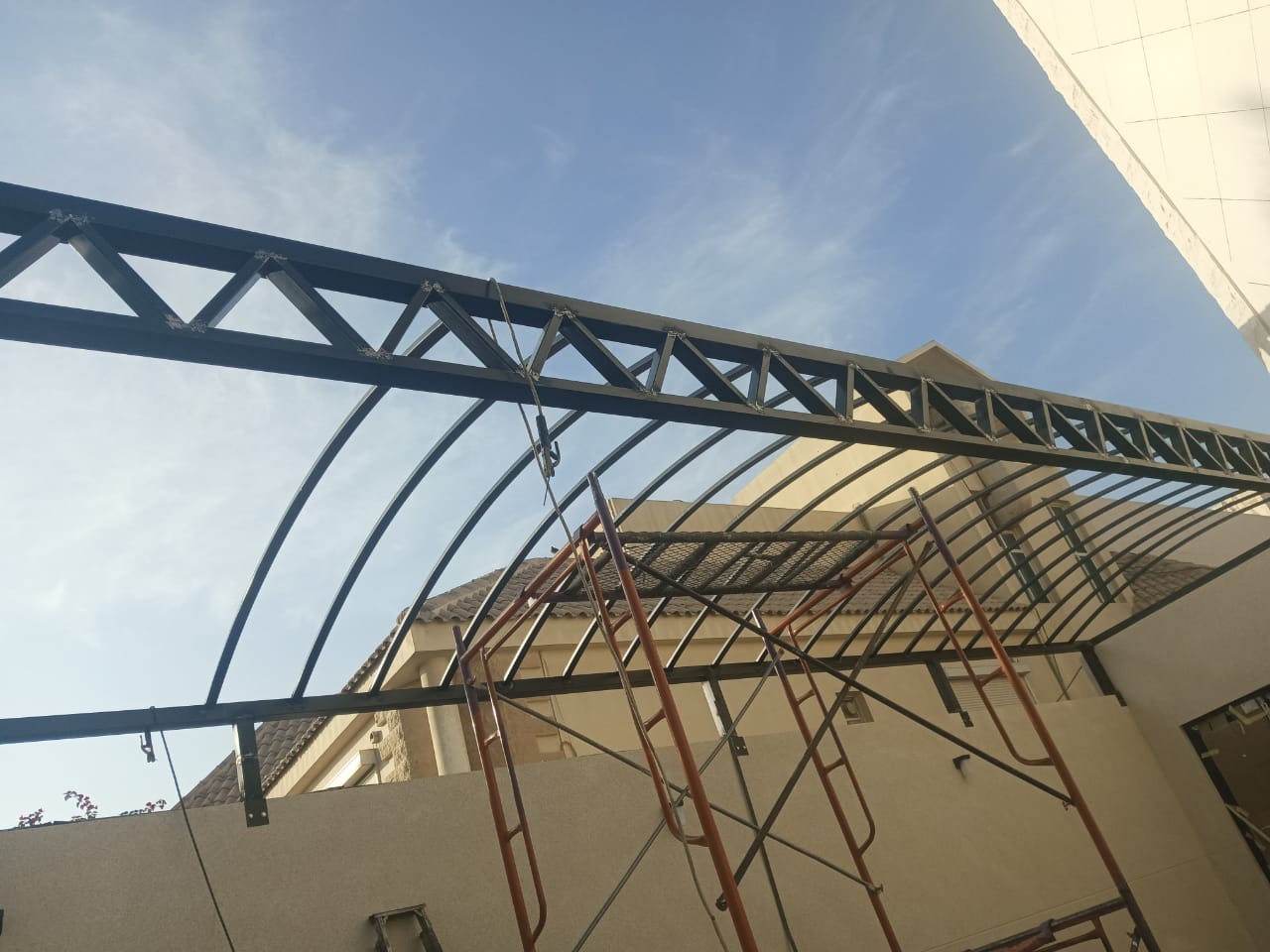 مظلات وسواتر